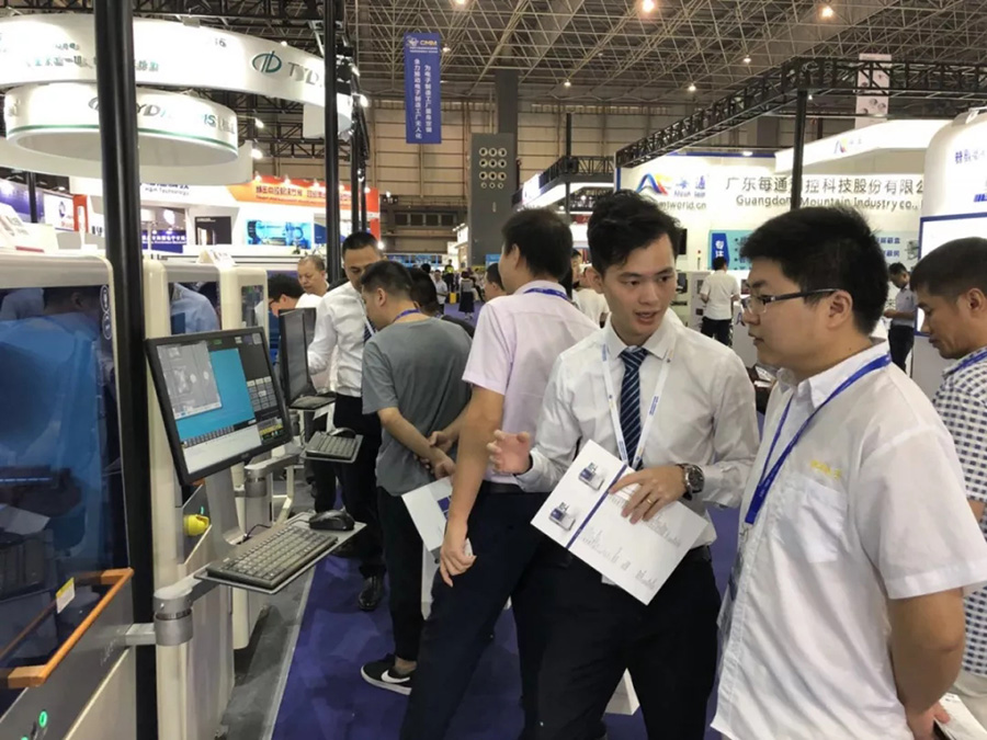 安達堅持自主創(chuàng)新，多部設備首次公開亮相 | 電子制造自動化展報道